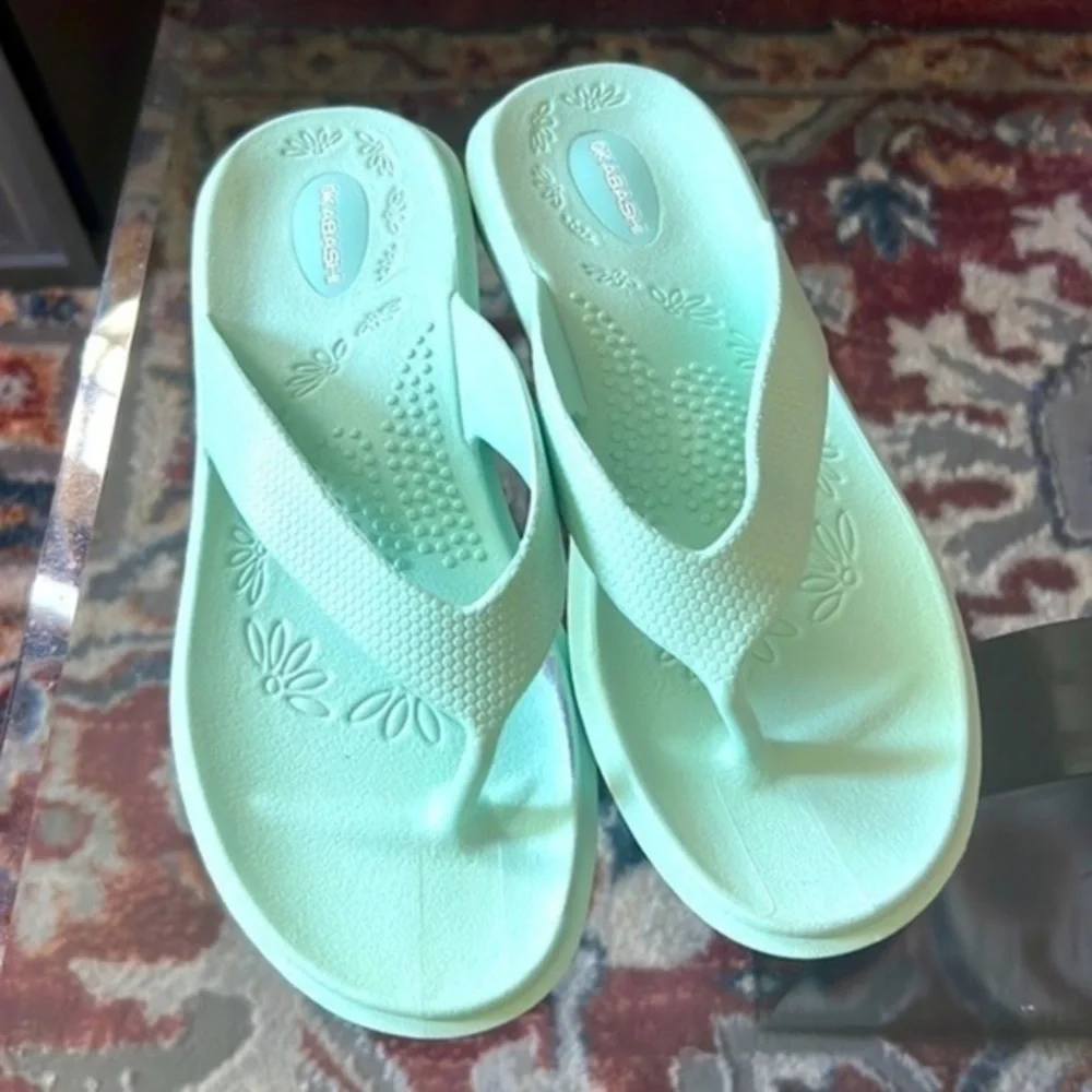 OKABASHI Sea Glass Splash Flip Flops - Sandals size M/L 8.5 pre-loved